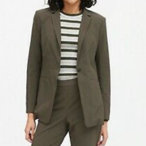 Banana Republic Jackets & Blazers - Long & Lean Stretch Blazer Size 8